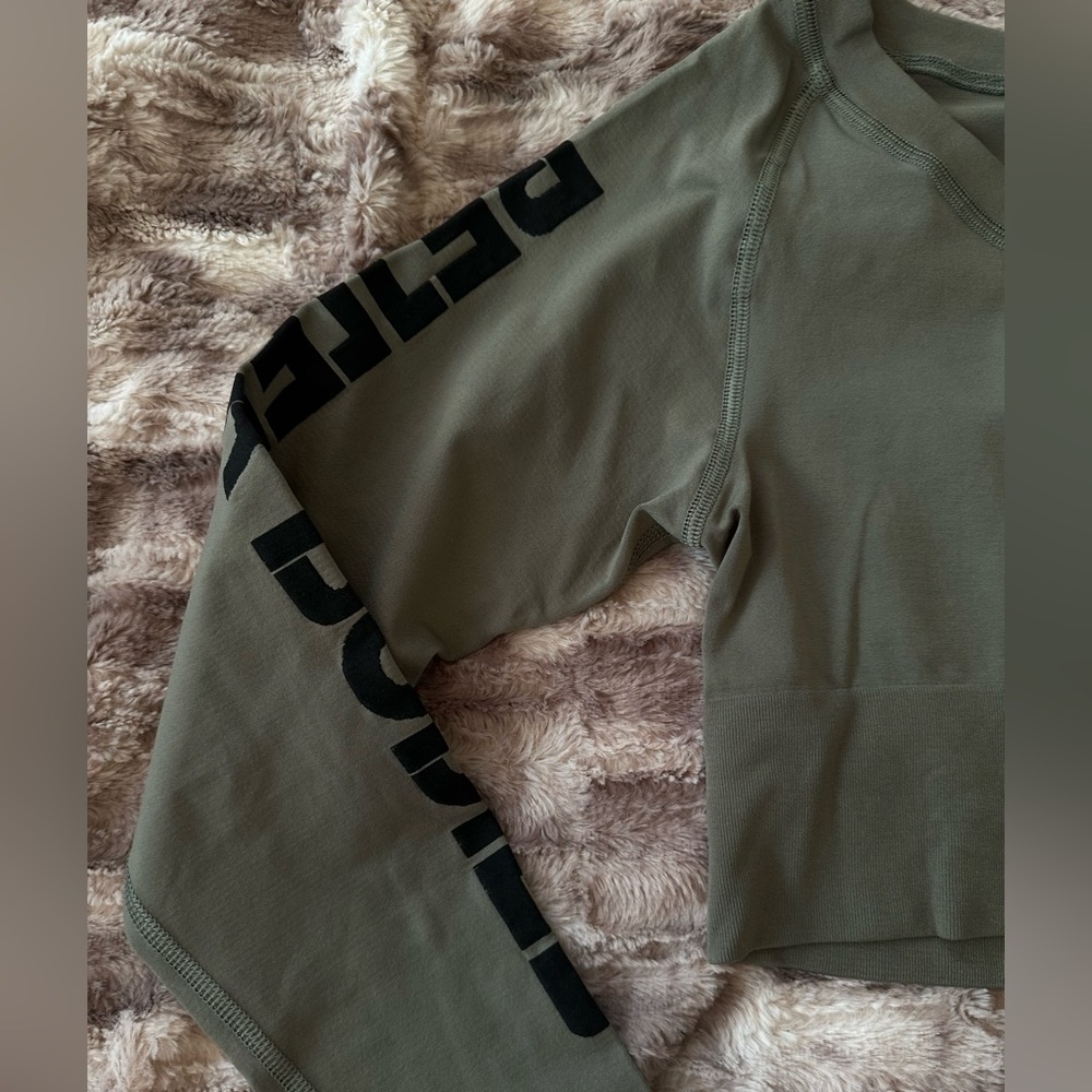 BetterBodies Long Sleeve Crop